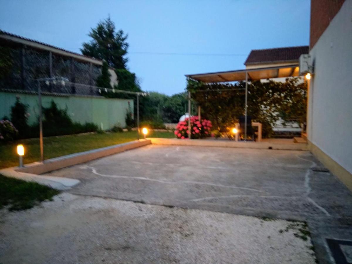 Apartments And Room Markovic Rovinjsko Selo Kültér fotó