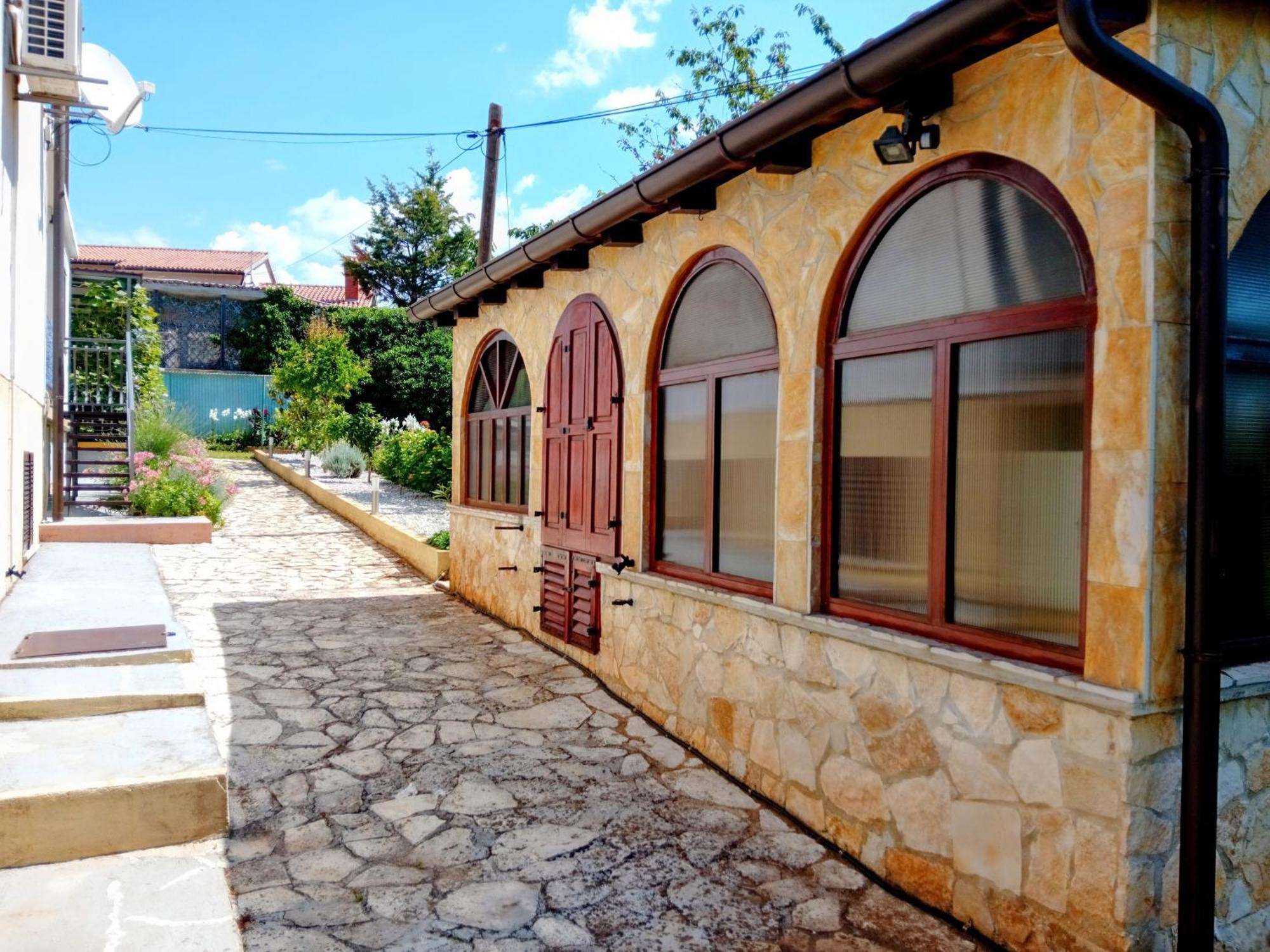 Apartments And Room Markovic Rovinjsko Selo Kültér fotó